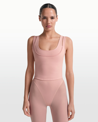 【即完】NikeSKIMS Matteダブルストラップスクープタンク トップ NikeSKIMS Matte Women's Double-Strap Scoop Tank Top. Nike.com